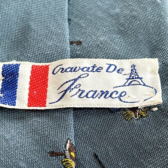 Vintage Cravate De France necktie.  Blue with ducks and fox print. Some pilling. - Picture 4 of 10